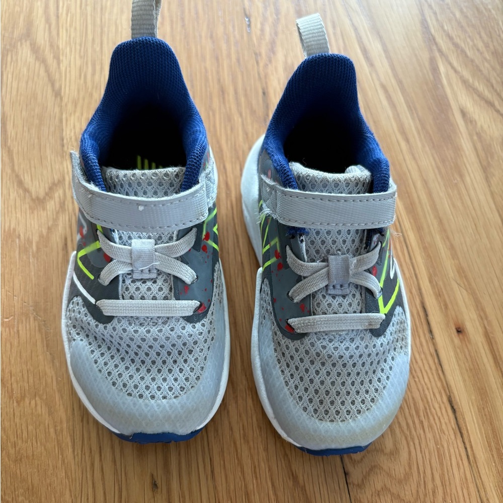 New Balance sneakers kids toddler boy size 6.5